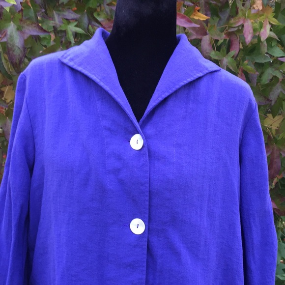 Beautiful Blue Blouse with Abalone Buttons - Picture 2 of 8